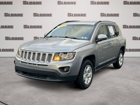 Used 2017 Jeep Compass Latitude image 1