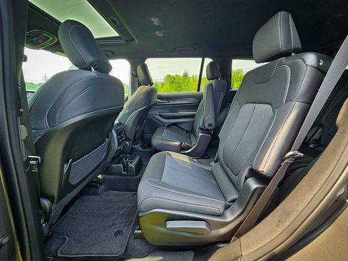 New 2026 Jeep Grand Cherokee L 4WD image 32