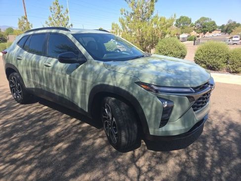 Used 2024 Chevrolet Trax RS w/ Sunroof Package FWD image 4