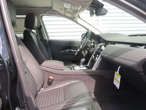 Used 2023 Land Rover Discovery Sport S image 3