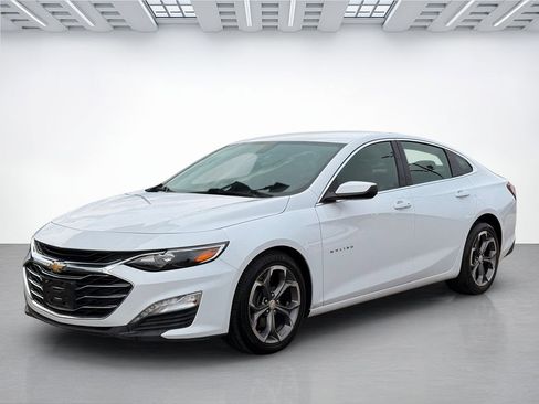 Used 2021 Chevrolet Malibu LT FWD image 2