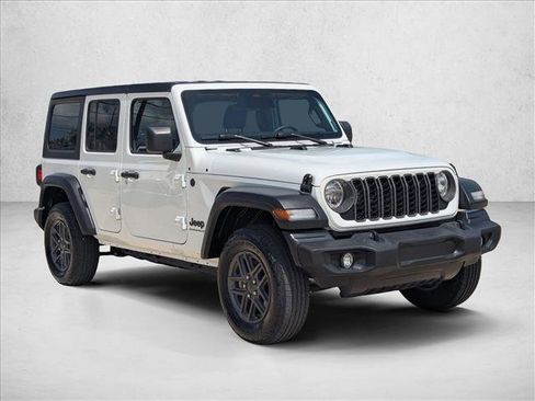 Used 2025 Jeep Wrangler Unlimited Sport AWD/4WD image 3