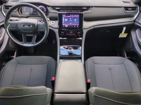 New 2025 Jeep Grand Cherokee Laredo w/ Luxury Tech Group I RWD image 16