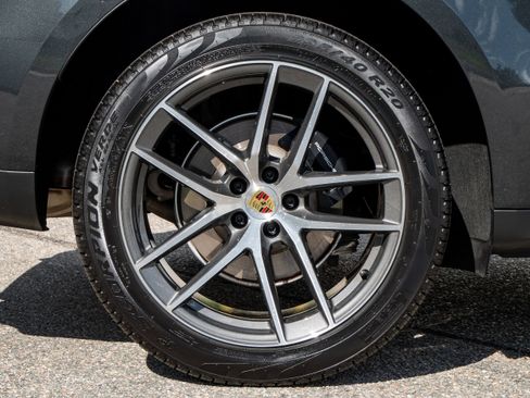 Used 2025 Porsche Macan image 16