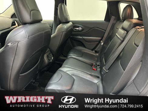 Used 2017 Jeep Cherokee Limited image 13