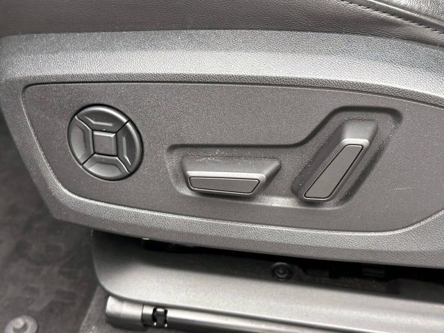 Used 2023 Audi Q3 2.0T Premium w/ Convenience Package AWD/4WD image 21