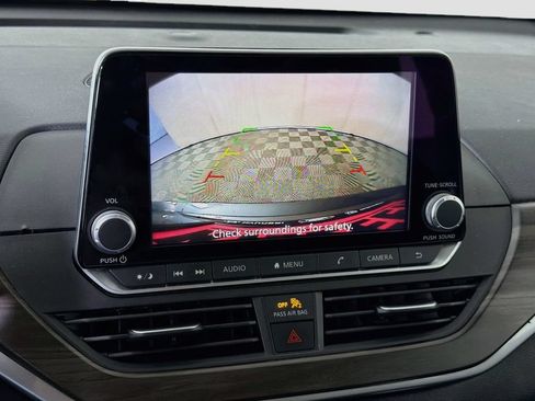 Used 2024 Nissan Altima 2.5 SV FWD image 18