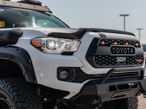 Used 2019 Toyota Tacoma SR5 AWD/4WD image 11
