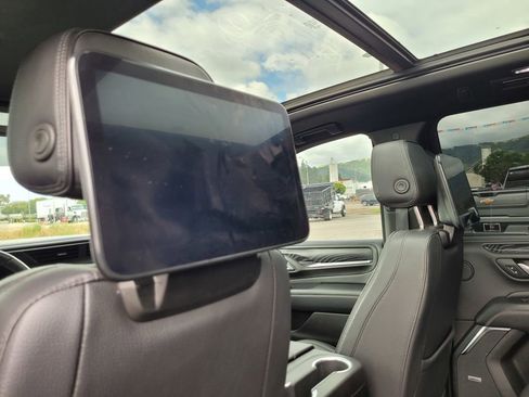 Used 2023 GMC Yukon XL Denali w/ Denali Reserve Package AWD/4WD image 15