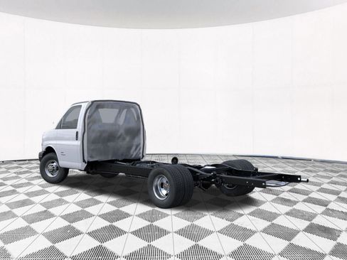 New 2026 Chevrolet Express 4500 Extended w/ Power Convenience Package RWD image 7