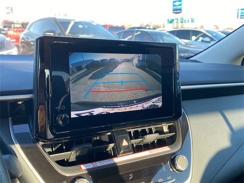 Used 2025 Toyota Corolla LE image 28