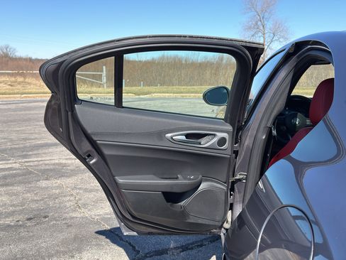 Used 2024 Alfa Romeo Giulia Veloce image 36