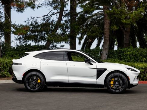 Used 2021 Aston Martin DBX AWD/4WD image 28