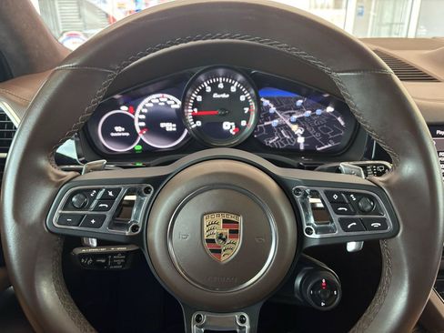 Used 2023 Porsche Cayenne Turbo AWD/4WD image 17