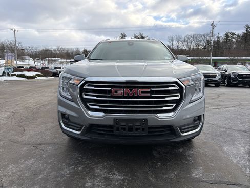 Used 2023 GMC Terrain SLT image 2