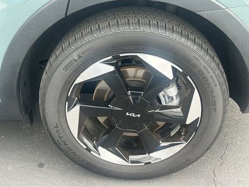 Certified 2025 Kia Sorento EX image 38