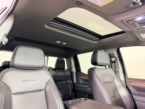 Used 2025 GMC Sierra 1500 Denali AWD/4WD image 38