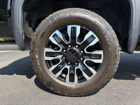 Used 2024 GMC Sierra 3500 Denali Ultimate AWD/4WD image 16