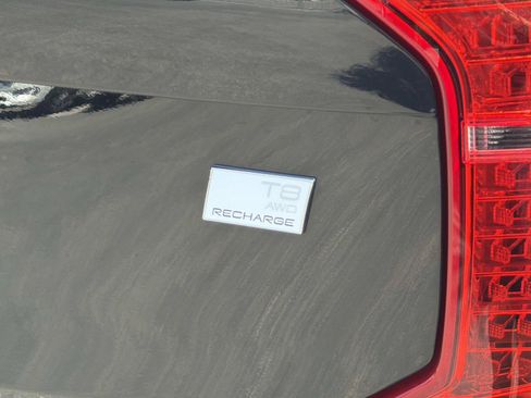 Certified 2024 Volvo XC90 T8 Plus w/ Protection Package Premier AWD/4WD image 29
