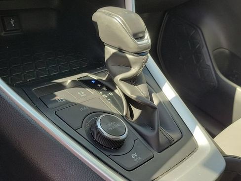 Used 2021 Toyota RAV4 XLE Premium AWD/4WD image 29