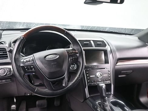 Used 2018 Ford Explorer Platinum image 13