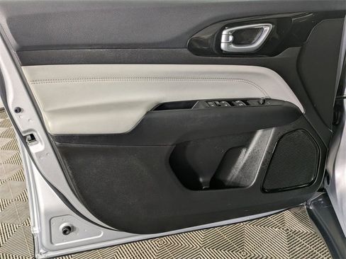 Certified 2025 Jeep Compass Limited image 12