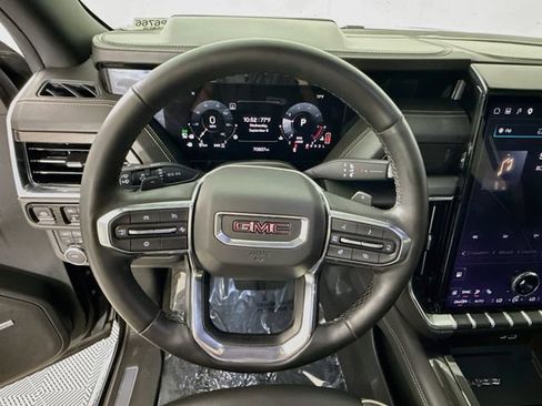 Used 2025 GMC Yukon XL Elevation AWD/4WD image 12