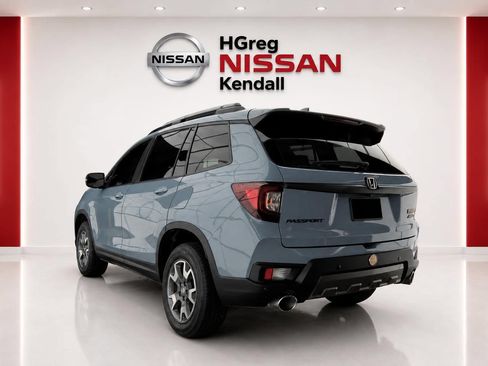 Used 2022 Honda Passport TrailSport image 2