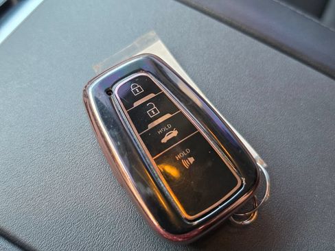 Used 2022 Toyota Highlander XLE AWD/4WD image 32