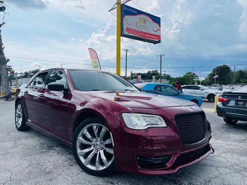 Used 2019 Chrysler 300 Touring w/ Chrome Appearance Package RWD image 25