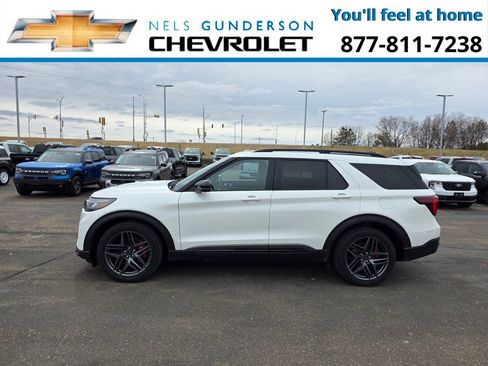 Used 2025 Ford Explorer ST AWD/4WD image 4