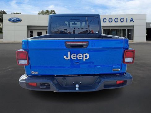 Used 2023 Jeep Gladiator Overland AWD/4WD image 5