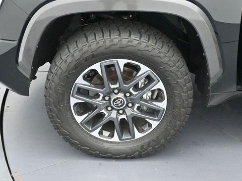 Used 2026 Toyota Tundra Limited AWD/4WD image 32