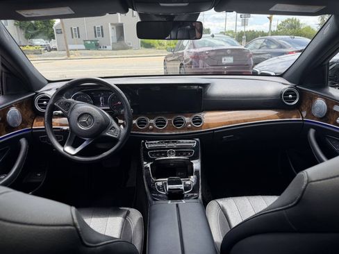 Used 2017 Mercedes-Benz E 300 4MATIC image 23