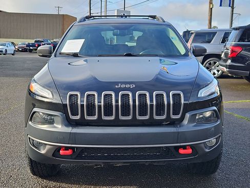 Used 2017 Jeep Cherokee Trailhawk image 8