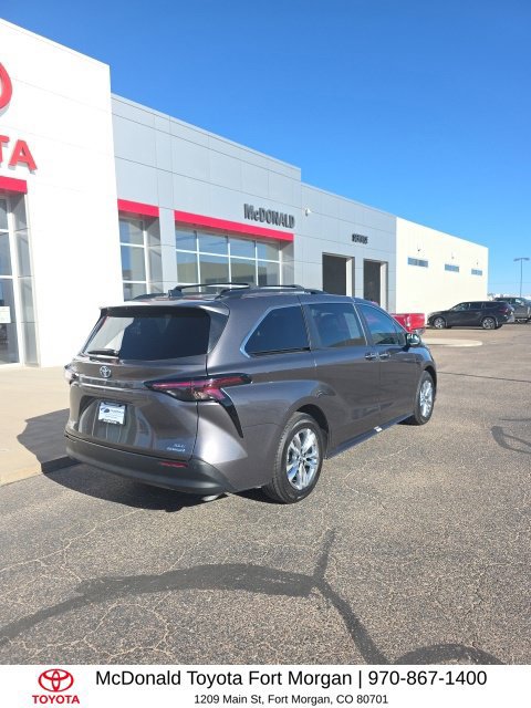 Used 2024 Toyota Sienna XLE w/ XLE Plus Package AWD/4WD image 4