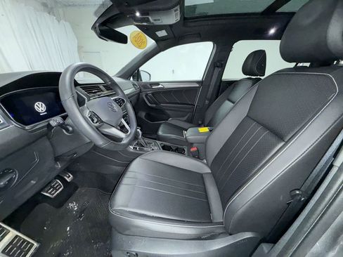 Used 2024 Volkswagen Tiguan SE R-Line image 3
