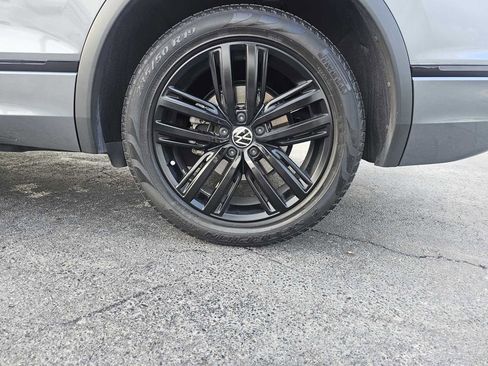 Used 2022 Volkswagen Tiguan SE R-Line image 4