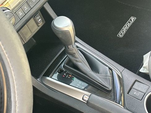 Used 2014 Toyota Corolla LE FWD image 18