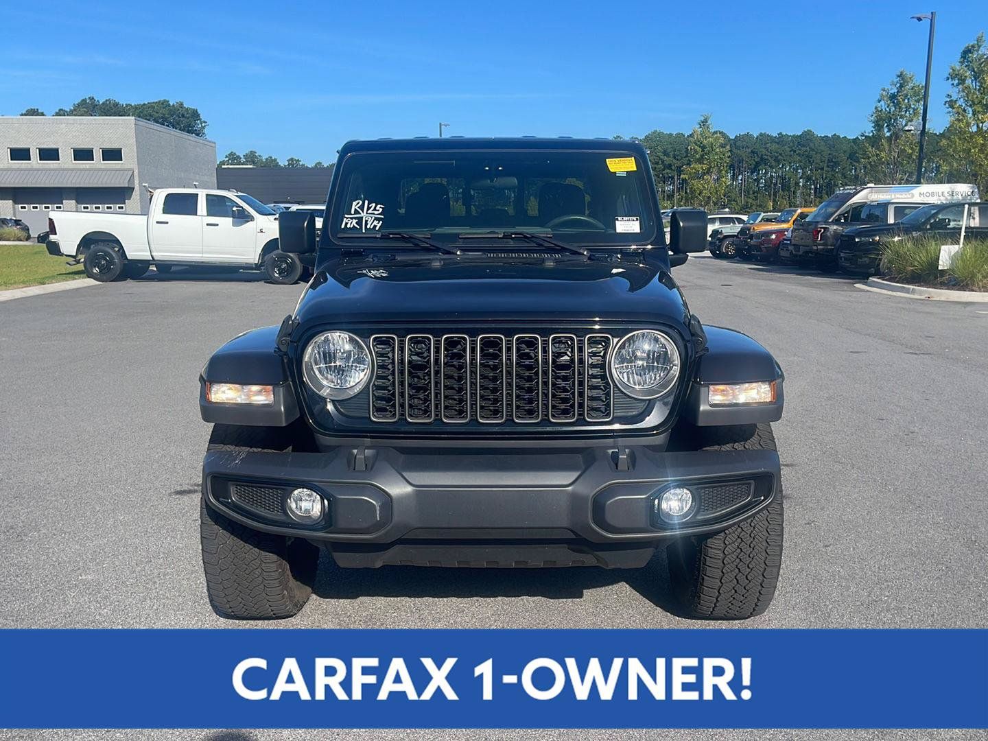 Used 2025 Jeep Gladiator Sport AWD/4WD image 2