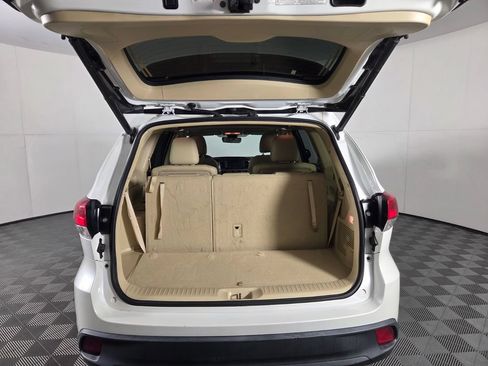 Used 2019 Toyota Highlander XLE FWD image 28