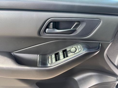 Used 2024 Nissan Rogue S AWD/4WD image 8