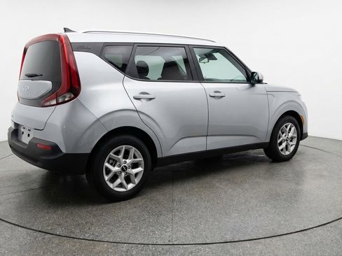 Used 2025 Kia Soul LX w/ LX Technology Package FWD image 9