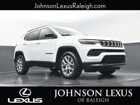 Used 2023 Jeep Compass Latitude w/ Sun and Sound Group AWD/4WD image 14