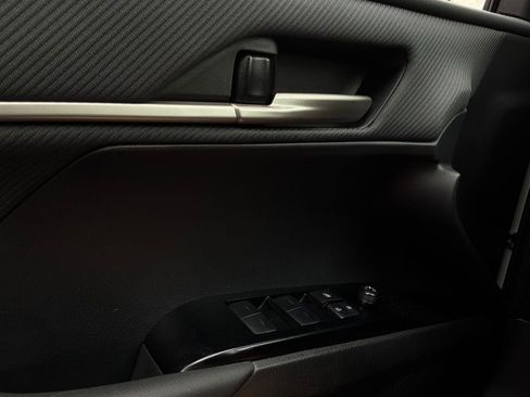 Used 2025 Toyota Camry SE FWD image 21