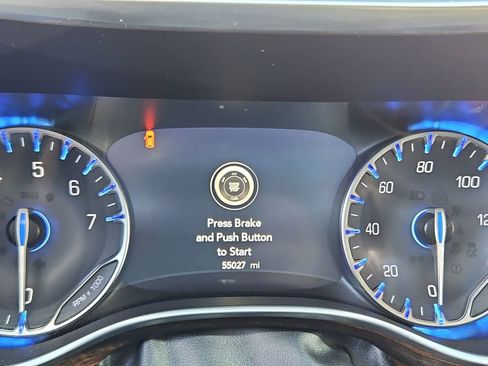 Used 2023 Chrysler Pacifica Limited image 10