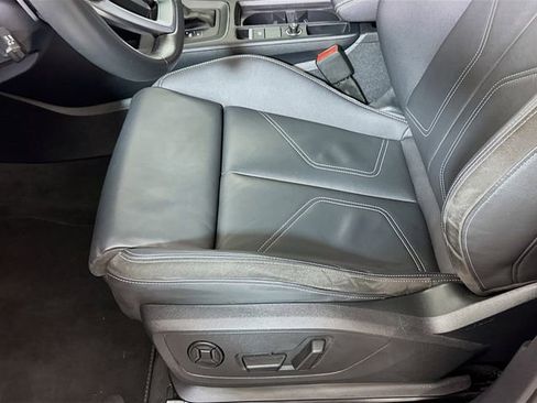 Used 2023 Audi Q3 2.0T Premium w/ Black Optic Sport Package image 19