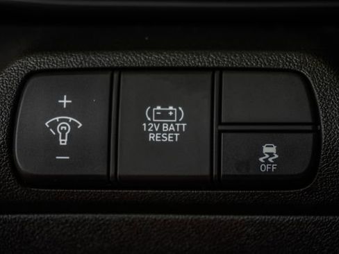 Certified 2025 Hyundai Elantra SEL FWD image 24