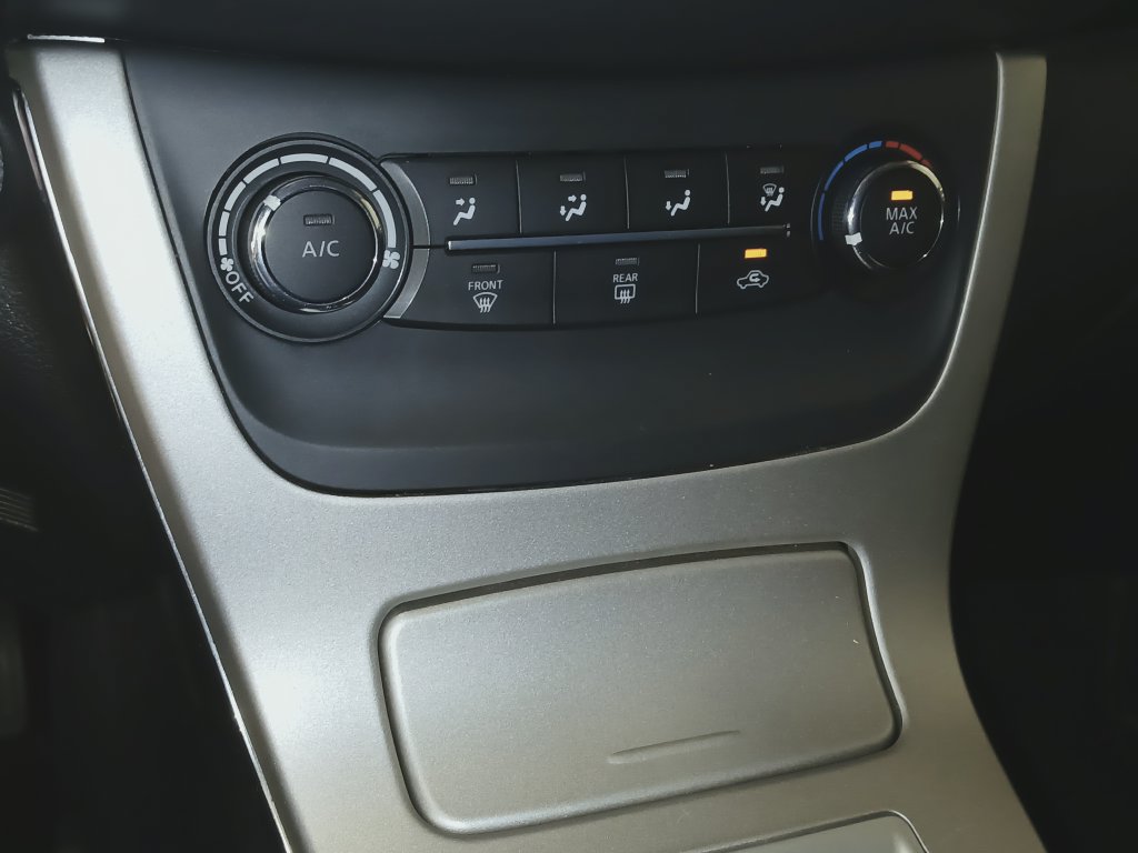 Used 2015 Nissan Sentra SV FWD image 18