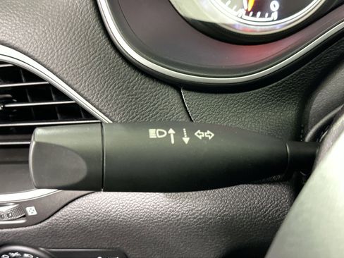 Used 2019 Jeep Cherokee Latitude Plus w/ Comfort/Convenience Group image 28